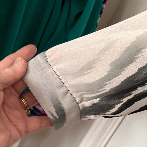 CALVIN KLEIN WOMENS BLOUSE, GREY & WHITE, size medium - Picture 4 of 7